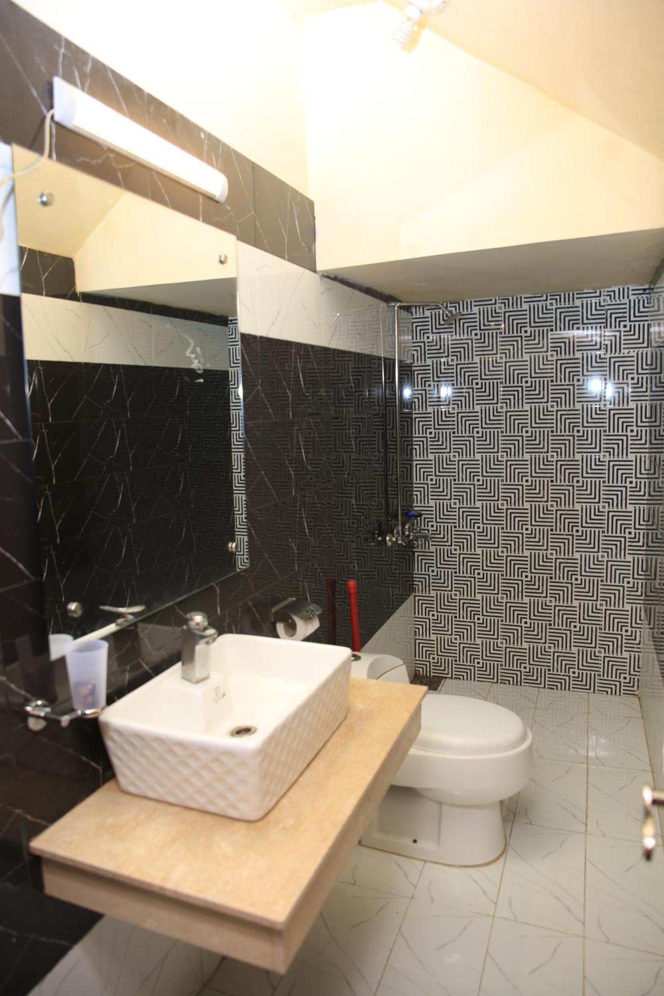 فندق Orbit Residency F-7 اسلام اباد المظهر الخارجي الصورة