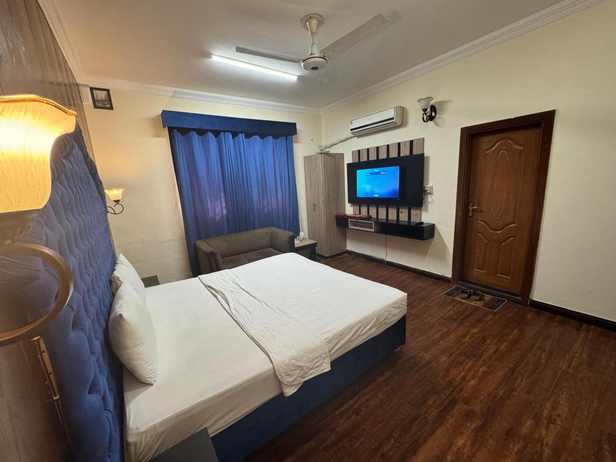 فندق Orbit Residency F-7 اسلام اباد المظهر الخارجي الصورة